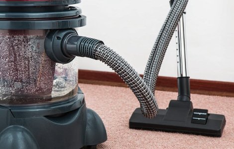 Cele mai bune metode prin care te pazesti de pericolele din praful de casa