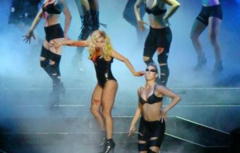  Video  Gaga, invinsa de romani