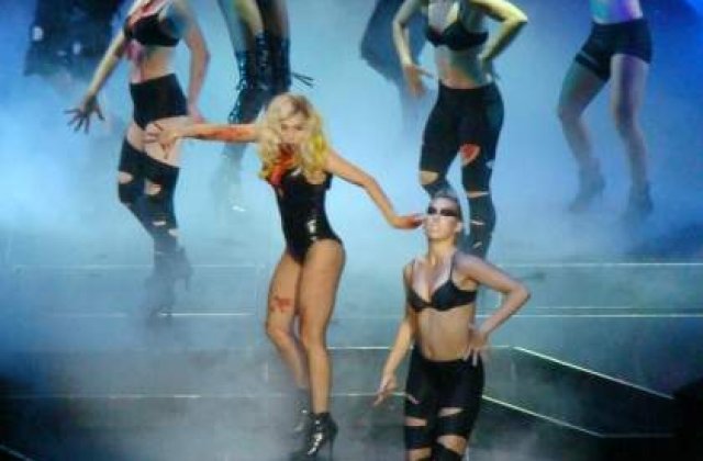 [VIDEO] Gaga, invinsa de romani