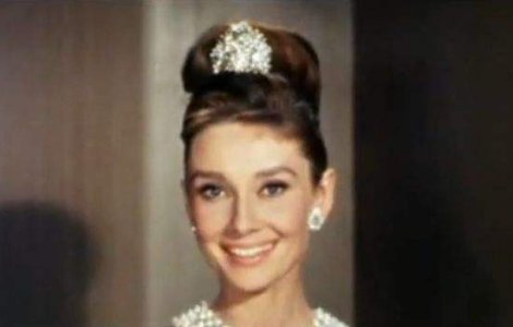 Oglinda, oglinjoara...Care-i cea mai populara coafura din lume?