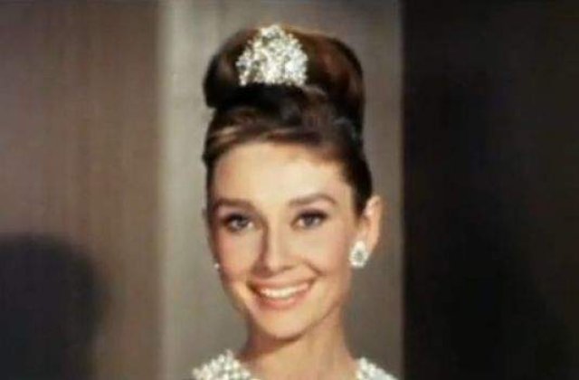 Oglinda, oglinjoara...Care-i cea mai populara coafura din lume?