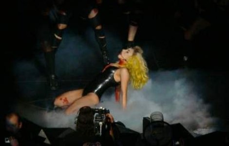  Video  Gaga a facut sex in grup