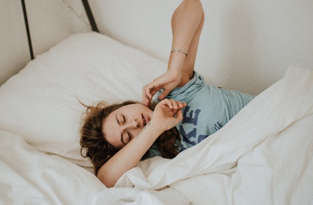 Somnul te poate ajuta sa adopti o dieta mai sanatoasa? Cercetatorii au raspunsul