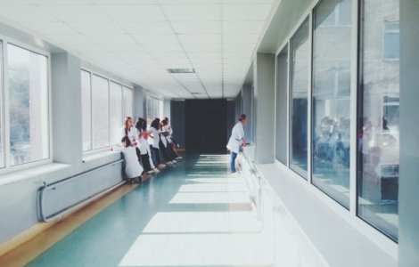 Ancheta demarata in cazul unui batran decedat dupa ce a fost transferat de la un spital la altul
