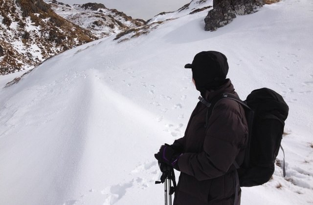 Un barbat a fost surprins de o avalansa in Masivul Bucegi