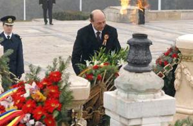Basescu: Misiunile romanesti raman in Irak pana in 2011