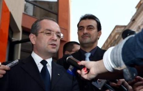  Video  Boc declara "razboi" presei