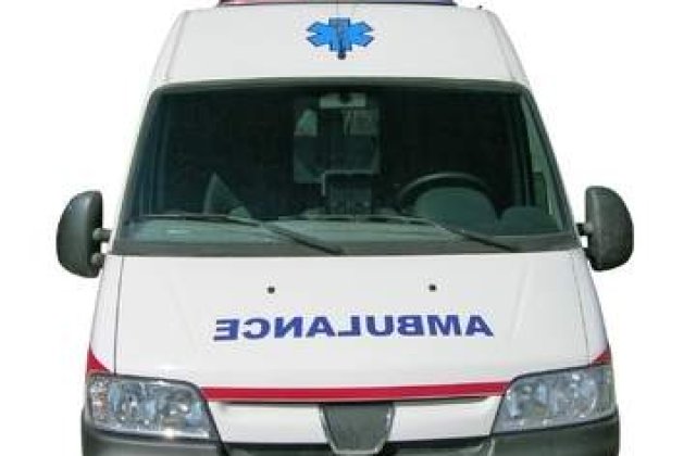 [VIDEO] Omorati de ambulanta: Masina de transport dializa a lovit un pod