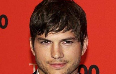 Afla ce salariu primeste Ashton Kutcher pentru `Doi barbati si jumatate`