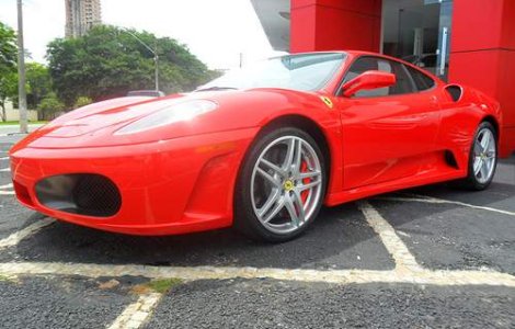 Cat te costa un weekend cu Ferrari pe litoral?