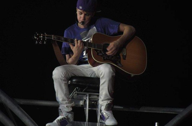 Canadienii deprimati fumeaza marijuana Justin Bieber