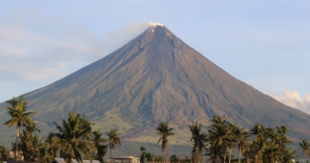 Alerta in Filipine. Vulcanul Mayon ar putea sa erupa