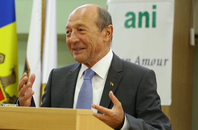 Traian Basescu: Dragnea si Tudose "se joaca de-a doamna Carmen Dan"
