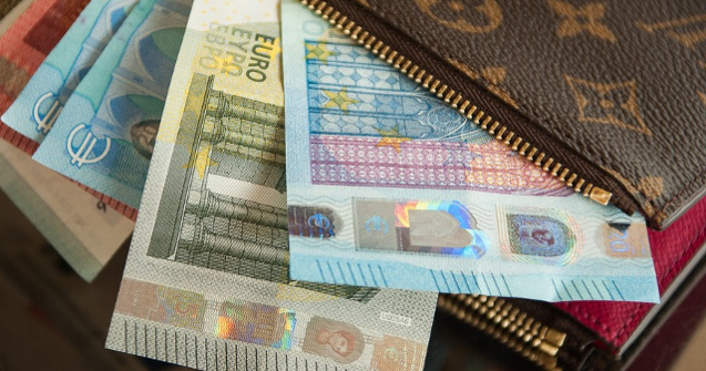 Leul a ajuns marti la cea mai slaba cotatie din istorie in raport cu euro