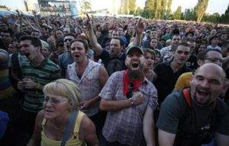 Cadouri B&#8217;ESTFEST in prag de Sarbatori si de... criza