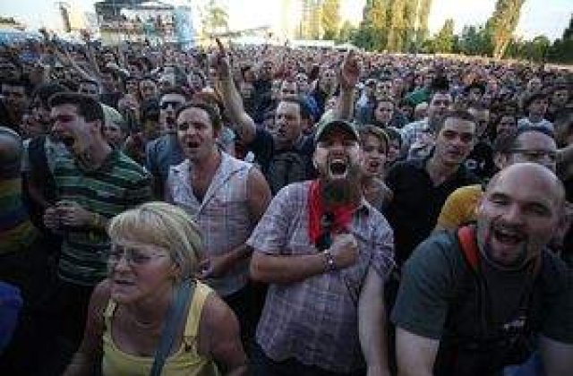 Cadouri B&#8217;ESTFEST in prag de Sarbatori si de... criza