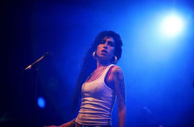 [VIDEO] Amy Winehouse, internata din nou intr-o clinica de dezintoxicare