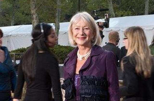 Cele mai frumoase femei trecute de 50 de ani