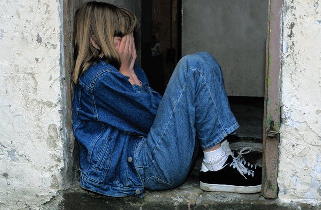 5 comportamente ale adultilor determinate de traume din copilarie