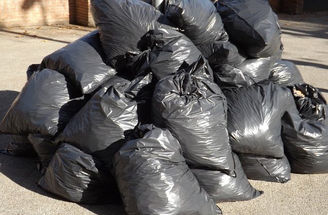 Romania interzice, din vara, pungile din plastic