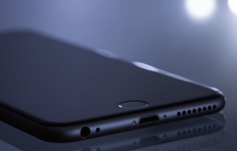 Utilizatorii de iPhone vor putea alege intre rularea in conditiile initiale si incetinirea pentru siguranta