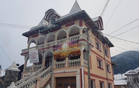 Un barbat din Campulung isi da casa la schimb pe 100.000 de Biblii