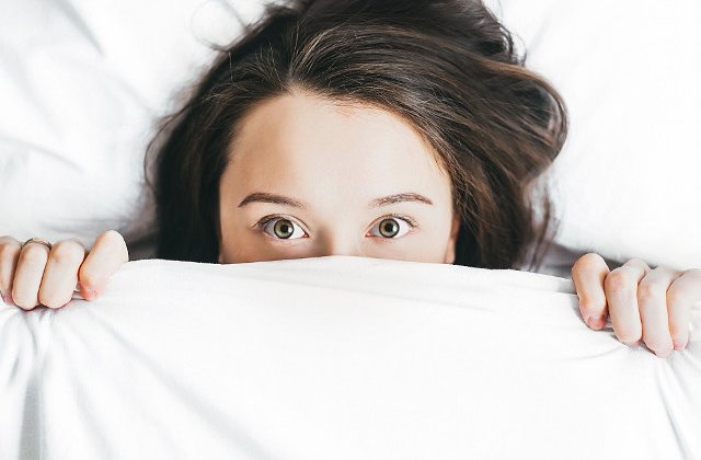 Organismele microscopice din lenjeria de pat te pot imbolnavi. Cat de des ar trebui schimbata?