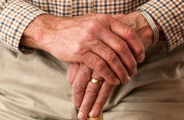 7 obiceiuri care te fac sa imbatranesti mai repede