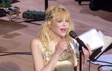 Charlie Sheen "i-a deschis pofta" pentru heroina lui Courtney Love