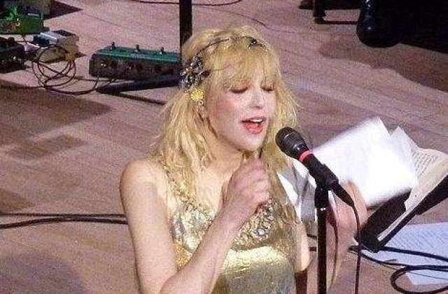 Charlie Sheen "i-a deschis pofta" pentru heroina lui Courtney Love
