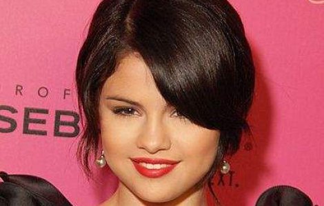  Video  Noi amenintari cu moartea pentru Selena Gomez