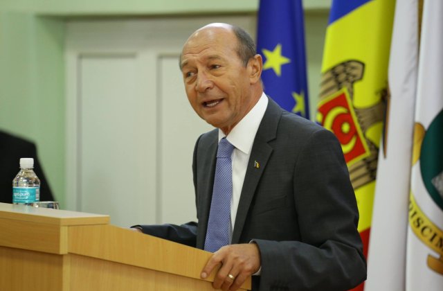 Basescu: Presedintele avea marja constitutionala pentru a respinge nominalizarea Vioricai Dancila