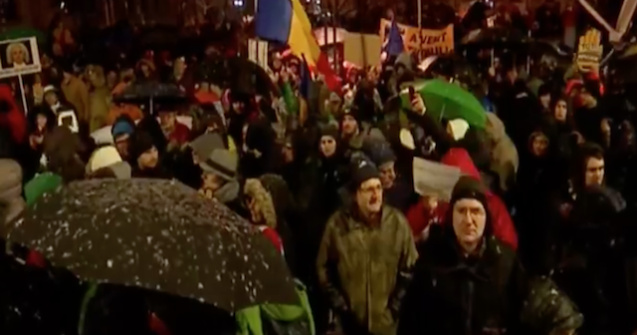 Peste 60.000 de oameni au protestat in Bucuresti. In tara, au fost circa 30.000 de persoane in strada