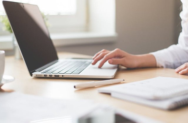 Studiu: Munca peste program afecteaza sanatatea si viata de familie a parintilor