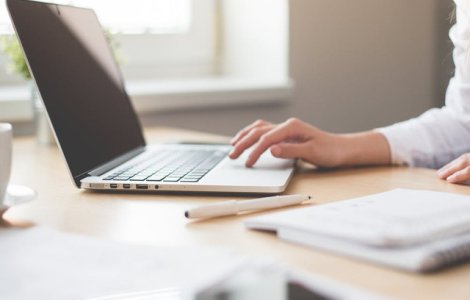 Studiu: Munca peste program afecteaza sanatatea si viata de familie a parintilor