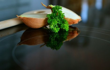 Studiu: O varietate de ceapa, arma potentiala impotriva rezistentei la antibiotice