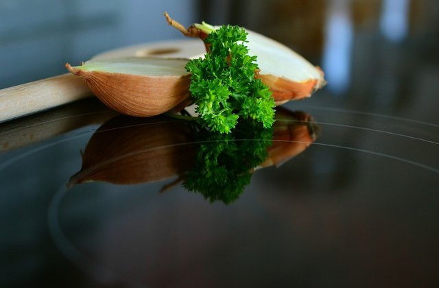 Studiu: O varietate de ceapa, arma potentiala impotriva rezistentei la antibiotice