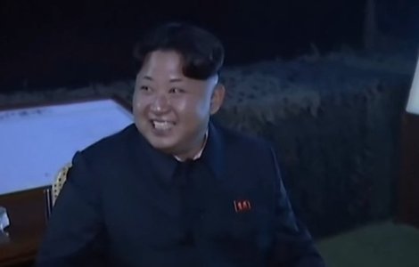 Proteste la Seul. Oamenii au incendiat un portret al lui Kim Jong-un