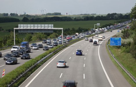 Reguli mai dure pentru emisii: 60% dintre masini trebuie sa aiba emisii mici dupa 2030