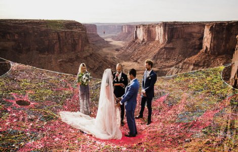 Nunta la 120 metri inaltime: Imaginile sunt incredibile