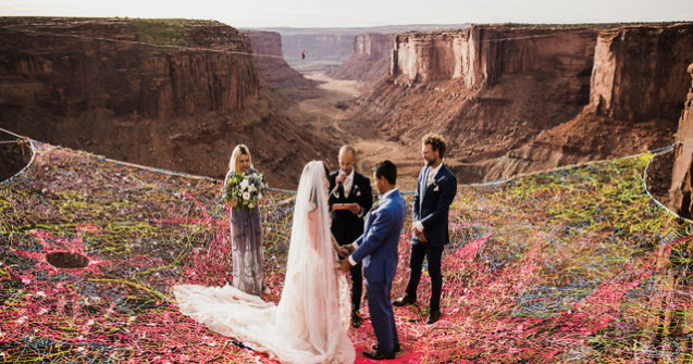 Nunta la 120 metri inaltime: Imaginile sunt incredibile