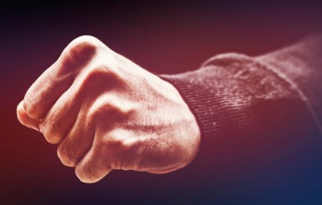 Un barbat de 25 de ani a fost retinut dupa ce a agresat fizic, intr-un restaurant, un tanar de 23 ani