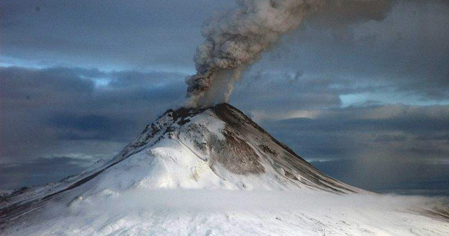 Ne ameninta un nou nor de cenusa? Eruptie vulcanica in Rusia