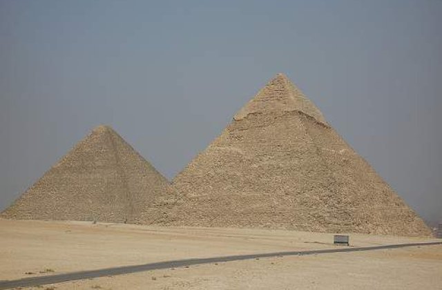 Noile descoperiri despre piramide fac furori pe internet