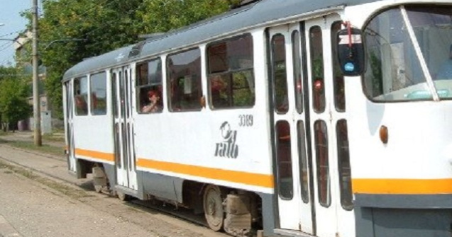 Circulatia tramvaielor 21, blocata in zona Obor dupa ce un barbat a cazut pe sine