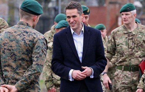 Ministrul apararii britanic a acuzat Rusia ca spioneaza infrstructura Marii Britanii