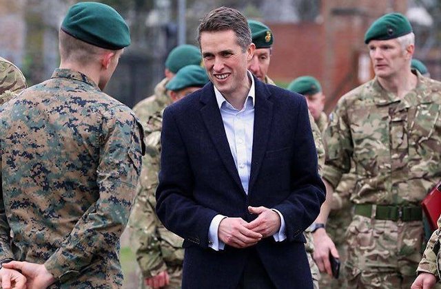 Ministrul apararii britanic a acuzat Rusia ca spioneaza infrstructura Marii Britanii