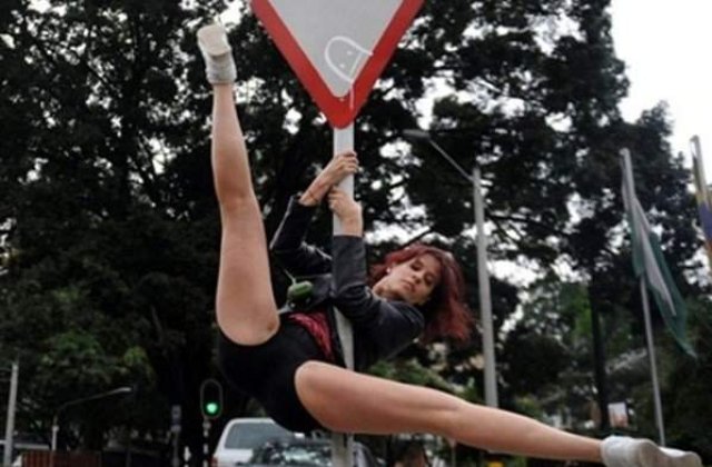 [VIDEO] Dans la bara...in plina strada