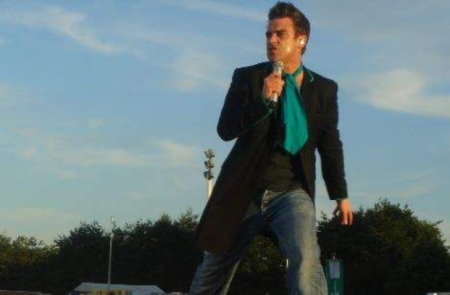 [VIDEO] Robbie Williams isi injecteaza testosteron