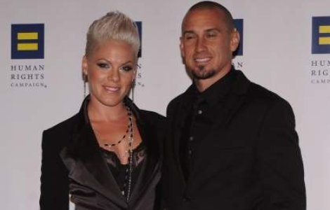 Pink a nascut o fetita